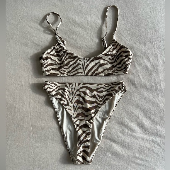 Good American Bikini in neutral tiger stripe (size M) - Picture 1 of 9